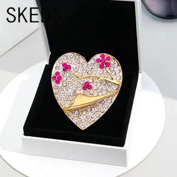 CITAS de la Moda de Lujo Brillante Boutique de Corazón de Cristal de Broches Distintivos Para las Mujeres de los Hombres con una Elegante Decoración de diamantes de imitación Pines Hebillas